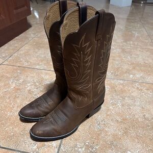 ARIAT WOMENS BOOTS! Size 9!!🩷🩷🩷🎀🎀🎀